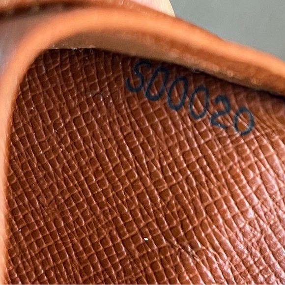 LOUIS VUITTON Monogram French Kisslock wallet. Very good condition. Vintage. - Picture 9 of 12